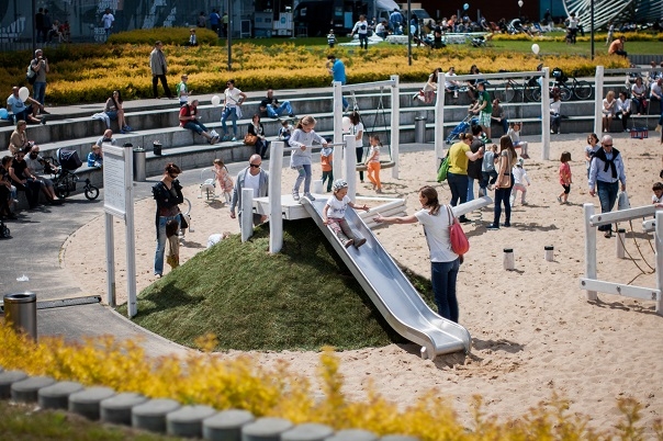 Lars Laj Çocuk Oyun Parkları, Slaytlar