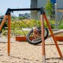 Single Swing (BNS 90cm) çocuk parkı için yuvarlak fileli salıncak, dayanıklı metal ve ahşap ayaklarla.